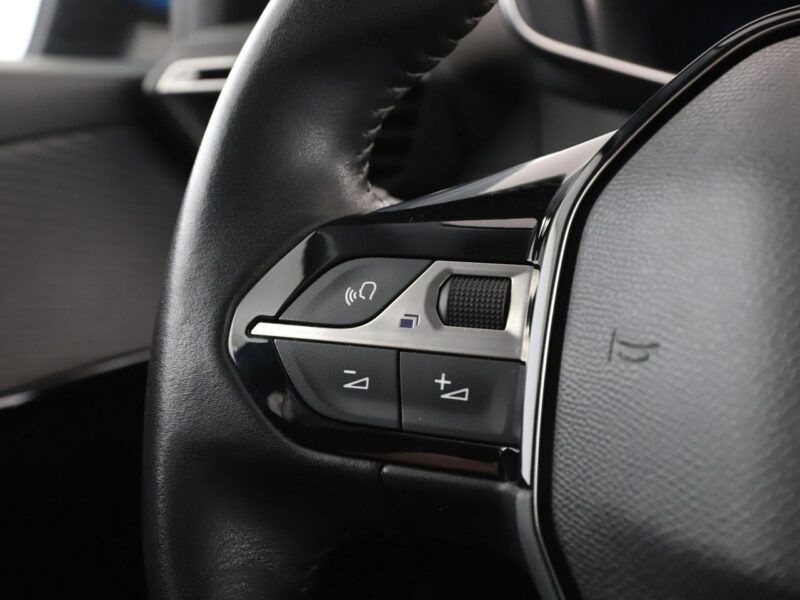 Peugeot 208 FULL LED klima auto navi bluetooth PDC II (2019 -)