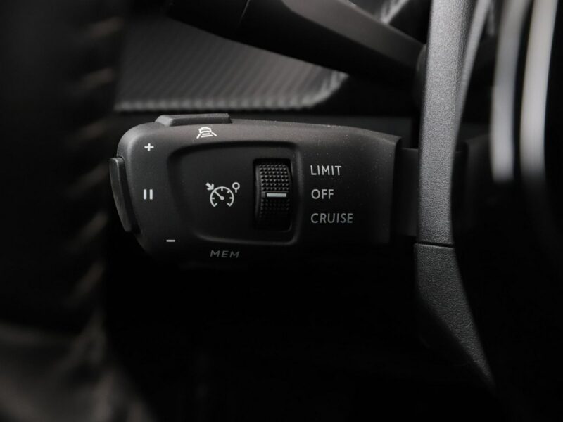 Peugeot 208 FULL LED klima auto navi bluetooth PDC II (2019 -)