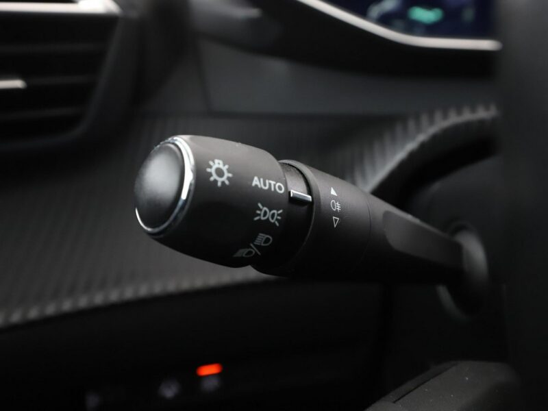 Peugeot 208 FULL LED klima auto navi bluetooth PDC II (2019 -)