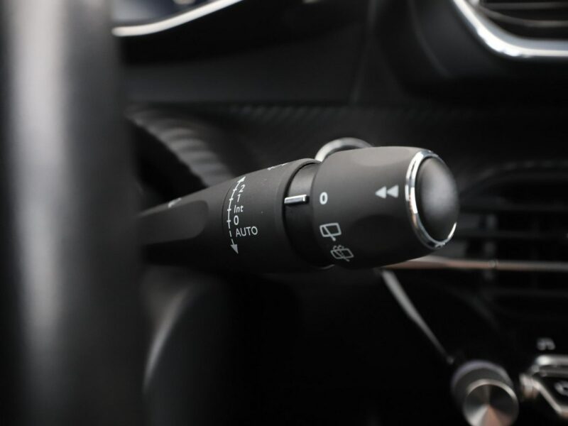 Peugeot 208 FULL LED klima auto navi bluetooth PDC II (2019 -)