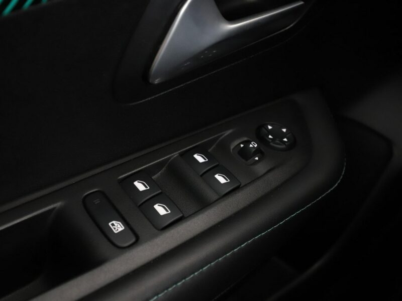 Peugeot 208 FULL LED klima auto navi bluetooth PDC II (2019 -)