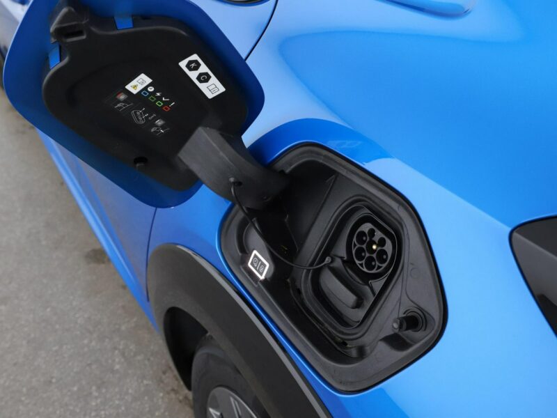 Peugeot 208 FULL LED klima auto navi bluetooth PDC II (2019 -)