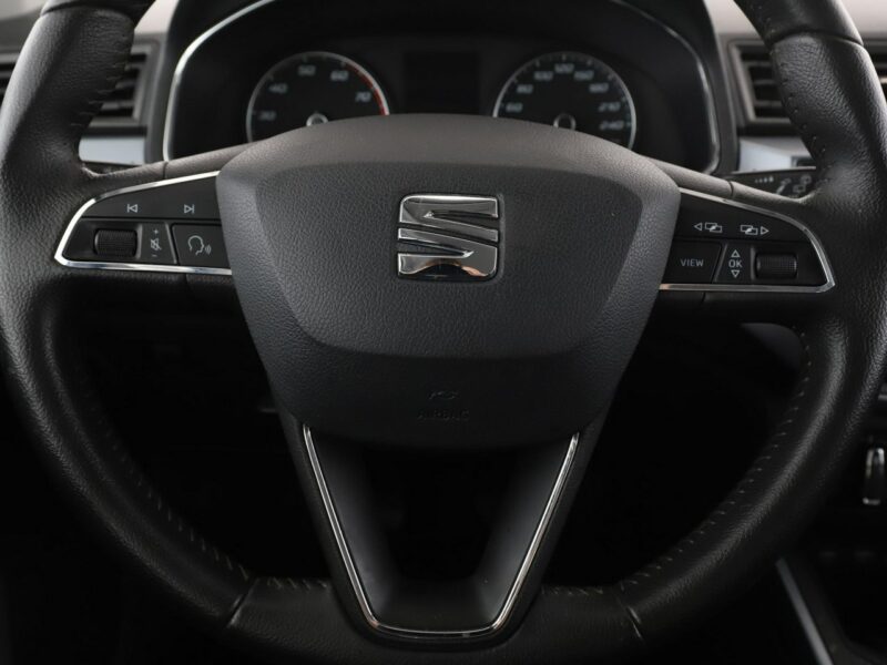Seat Arona navigacja klimatyzacja czujniki parkowania multifunkcja