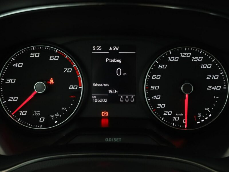 Seat Arona navigacja klimatyzacja czujniki parkowania multifunkcja