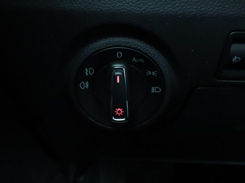 Seat Arona navigacja klimatyzacja czujniki parkowania multifunkcja