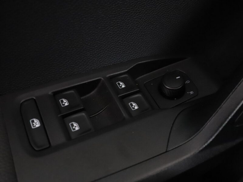 Seat Arona navigacja klimatyzacja czujniki parkowania multifunkcja