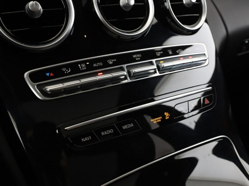 Mercedes C 300 PHEV AMG Line multibeam LED panorama virtual cocpit skóra/alcantara W205 (2014-2021)
