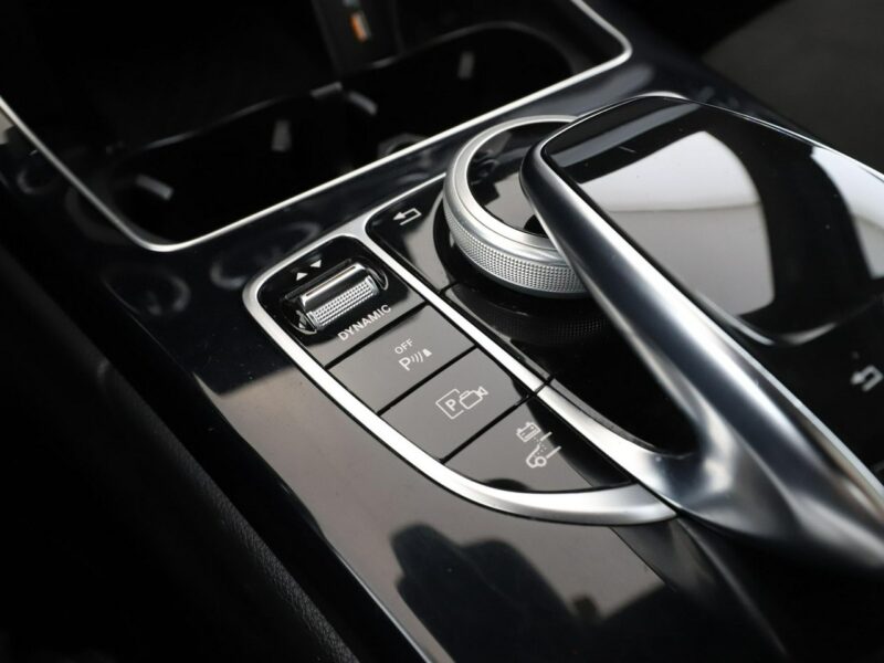 Mercedes C 300 PHEV AMG Line multibeam LED panorama virtual cocpit skóra/alcantara W205 (2014-2021)