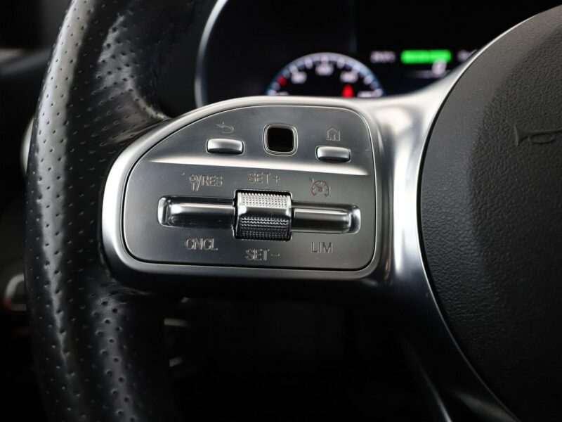 Mercedes C 300 PHEV AMG Line multibeam LED panorama virtual cocpit skóra/alcantara W205 (2014-2021)