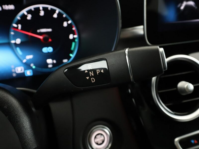 Mercedes C 300 PHEV AMG Line multibeam LED panorama virtual cocpit skóra/alcantara W205 (2014-2021)