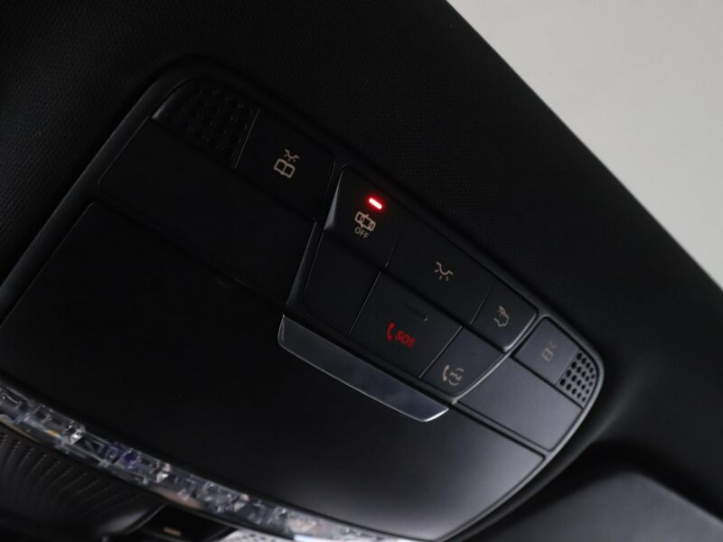 Mercedes C 300 PHEV AMG Line multibeam LED panorama virtual cocpit skóra/alcantara W205 (2014-2021)