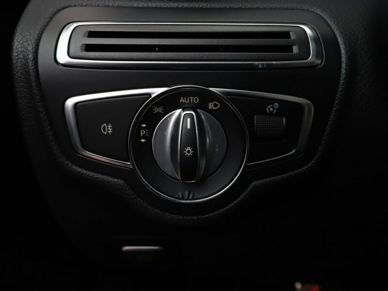 Mercedes C 300 PHEV AMG Line multibeam LED panorama virtual cocpit skóra/alcantara W205 (2014-2021)