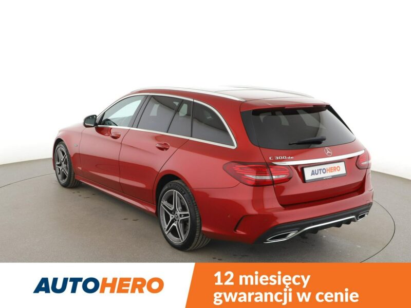 Mercedes C 300 PHEV AMG Line multibeam LED panorama virtual cocpit skóra/alcantara W205 (2014-2021)