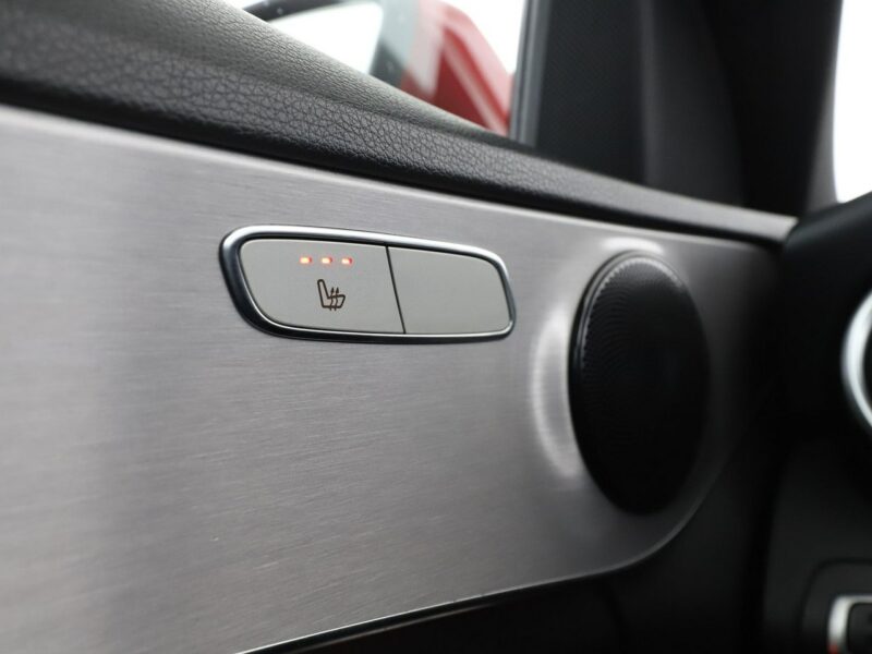 Mercedes C 300 PHEV AMG Line multibeam LED panorama virtual cocpit skóra/alcantara W205 (2014-2021)