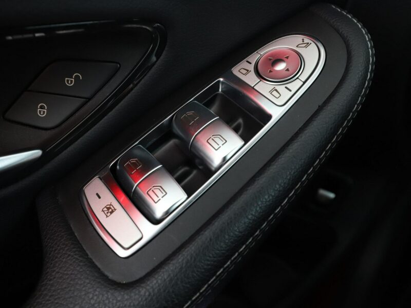 Mercedes C 300 PHEV AMG Line multibeam LED panorama virtual cocpit skóra/alcantara W205 (2014-2021)