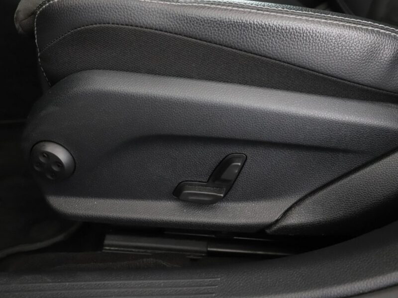 Mercedes C 300 PHEV AMG Line multibeam LED panorama virtual cocpit skóra/alcantara W205 (2014-2021)