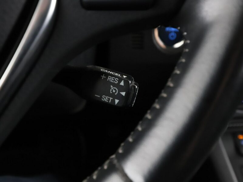 Toyota Auris 1.8 Hybrid Edition-S+ Klimatronik Tempomat Grzane Fotele Kamera LED II (2012-)