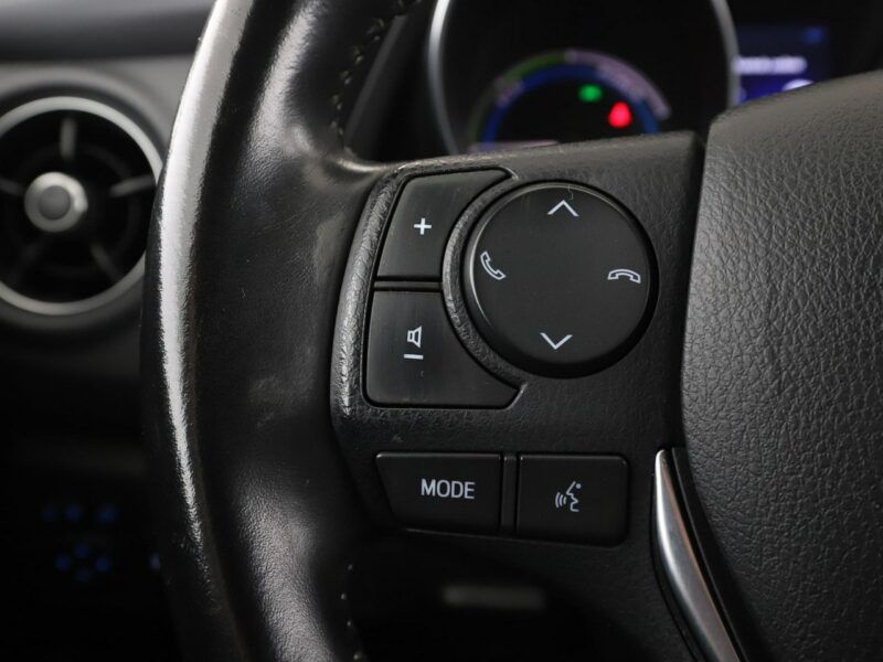 Toyota Auris 1.8 Hybrid Edition-S+ Klimatronik Tempomat Grzane Fotele Kamera LED II (2012-)