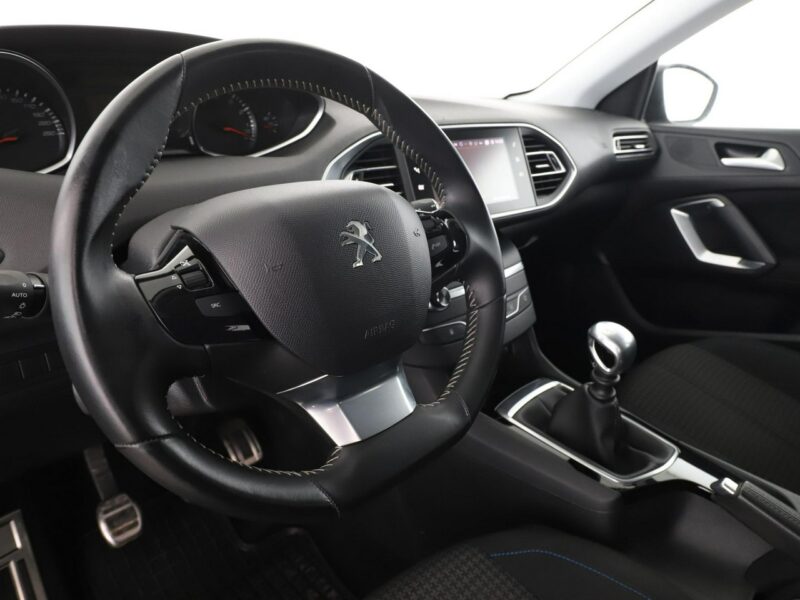Peugeot 308 navi klima auto kamera i czujniki parkowania T9 (2014-2021)