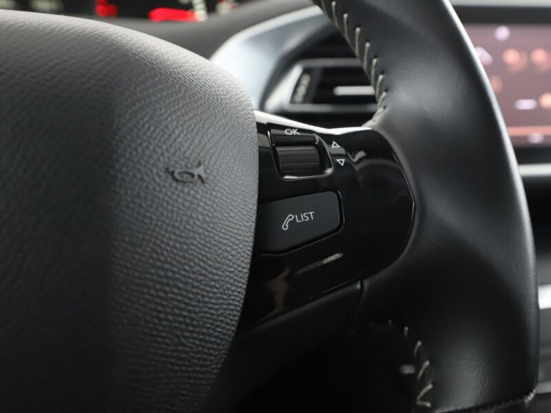 Peugeot 308 navi klima auto kamera i czujniki parkowania T9 (2014-2021)