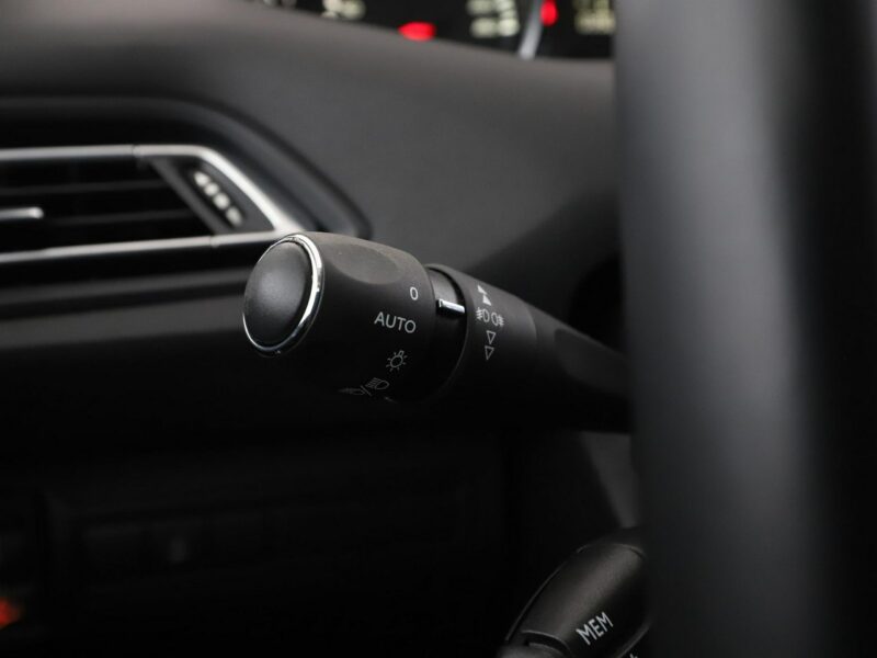 Peugeot 308 navi klima auto kamera i czujniki parkowania T9 (2014-2021)