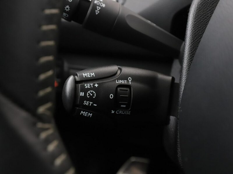 Peugeot 308 navi klima auto kamera i czujniki parkowania T9 (2014-2021)