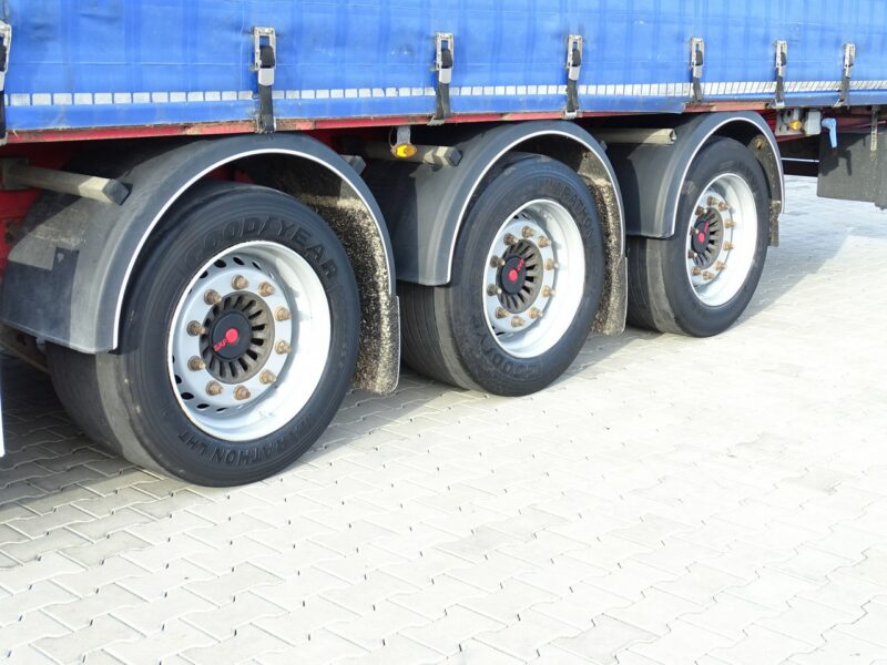 firana Fruehauf Firanka Zsuwany Dach Naczepa FRUEHAUF Sprowadzona Osie SAF, MEGA, Możliwość zmiany kół