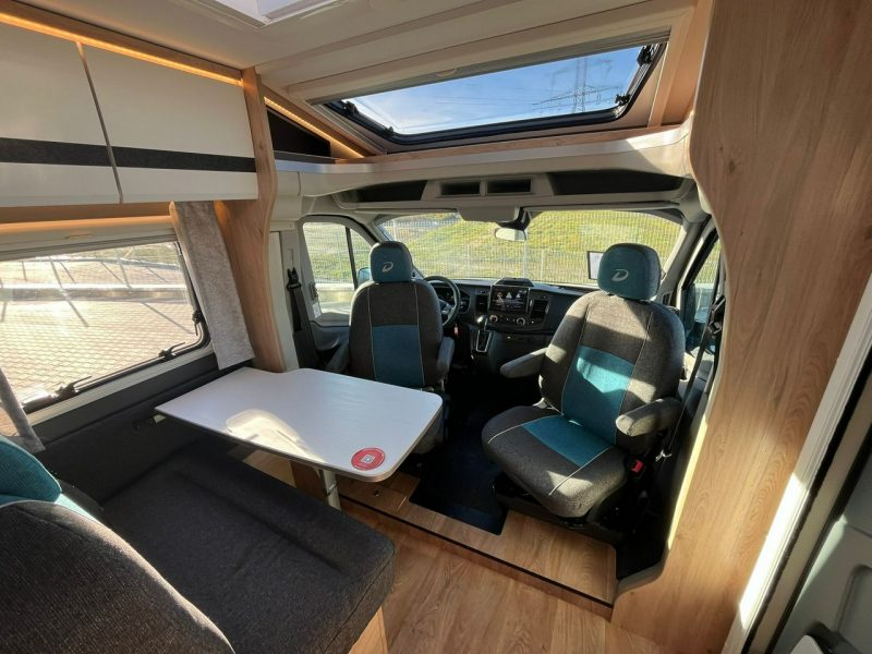 samochody kempingowe Dethleffs Globebus GO T15 Kompaktowa półintegra Dethleffs w wersji zimowej! Korzyść 30.000 PLN!