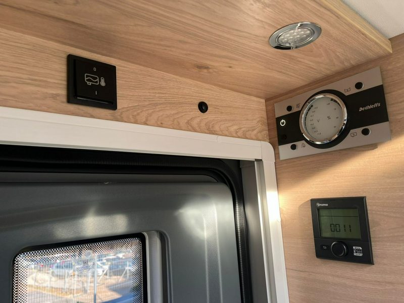 samochody kempingowe Dethleffs Globebus GO T15 Kompaktowa półintegra Dethleffs w wersji zimowej! Korzyść 30.000 PLN!