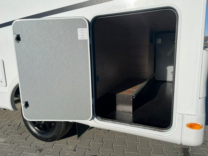 samochody kempingowe Dethleffs Globebus GO T15 Kompaktowa półintegra Dethleffs w wersji zimowej! Korzyść 30.000 PLN!