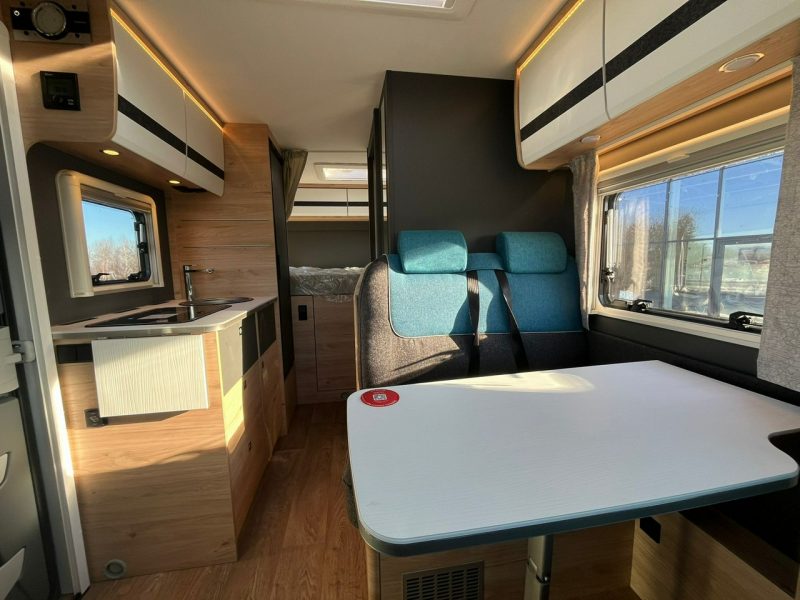 samochody kempingowe Dethleffs Globebus GO T15 Kompaktowa półintegra Dethleffs w wersji zimowej! Korzyść 30.000 PLN!