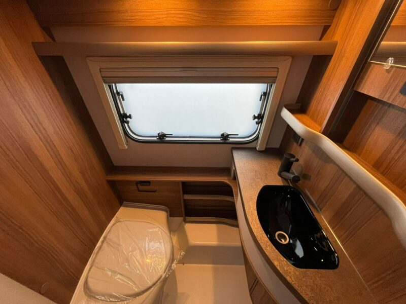 przyczepy kempingowe Hymer-Eriba Touring Facelift - Touring 560 Wyjątkowa przyczepa nawet dla 6 osób z otwieranym dachem!