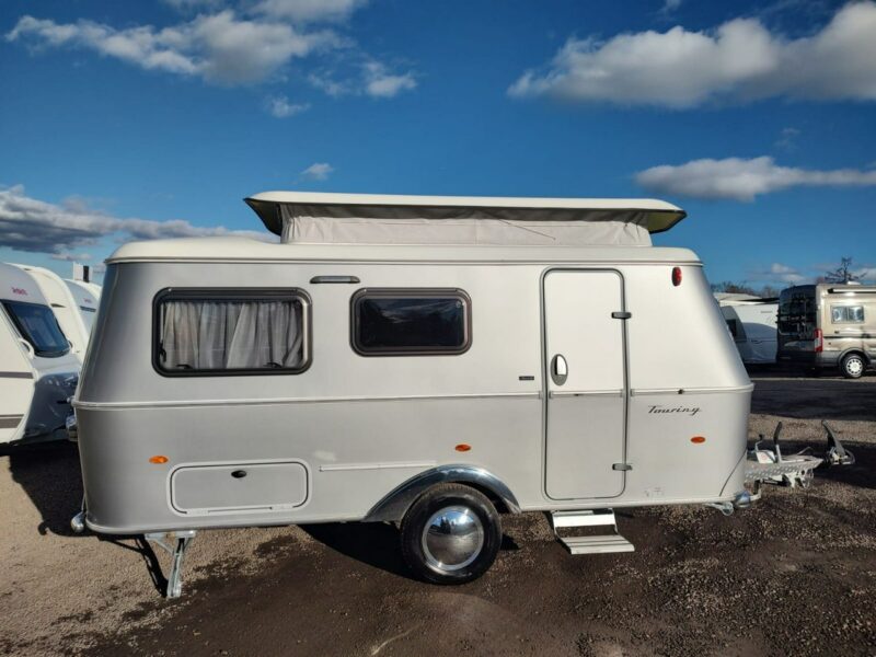przyczepy kempingowe Hymer-Eriba Touring Facelift - Touring 560 Wyjątkowa przyczepa nawet dla 6 osób z otwieranym dachem!