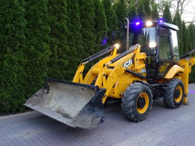 na równych kołach JCB 2CX SM 4 WS JCB 2CX 4x4 Compact koparko-ładowarka 2 łyżki dodatkowe Sprowadzona