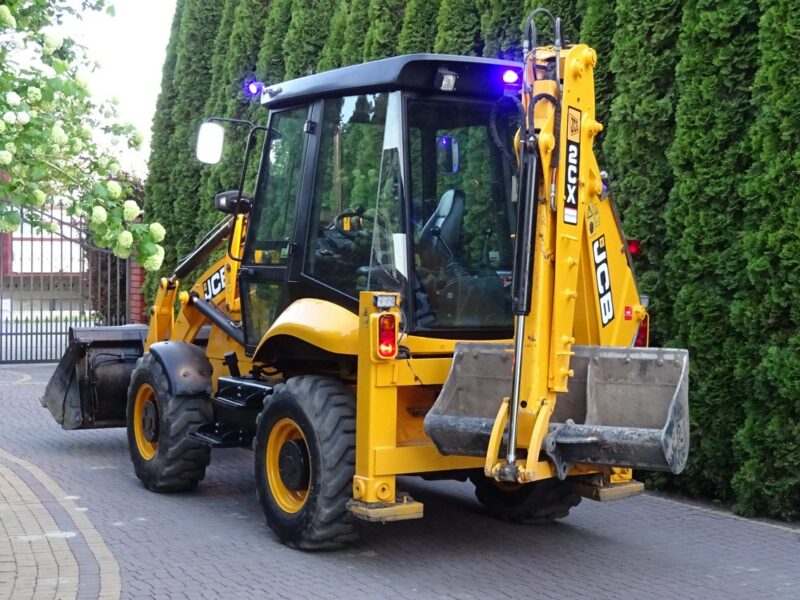 na równych kołach JCB 2CX SM 4 WS JCB 2CX 4x4 Compact koparko-ładowarka 2 łyżki dodatkowe Sprowadzona