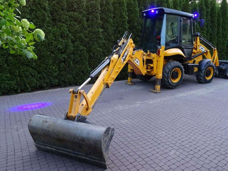 na równych kołach JCB 2CX SM 4 WS JCB 2CX 4x4 Compact koparko-ładowarka 2 łyżki dodatkowe Sprowadzona