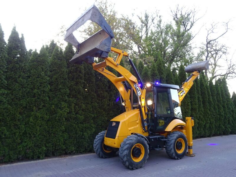 na równych kołach JCB 2CX SM 4 WS JCB 2CX 4x4 Compact koparko-ładowarka 2 łyżki dodatkowe Sprowadzona
