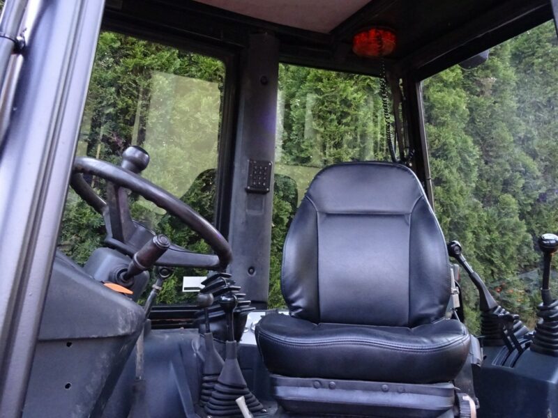 na równych kołach JCB 2CX SM 4 WS JCB 2CX 4x4 Compact koparko-ładowarka 2 łyżki dodatkowe Sprowadzona