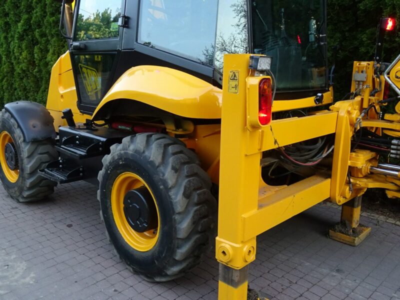 na równych kołach JCB 2CX SM 4 WS JCB 2CX 4x4 Compact koparko-ładowarka 2 łyżki dodatkowe Sprowadzona