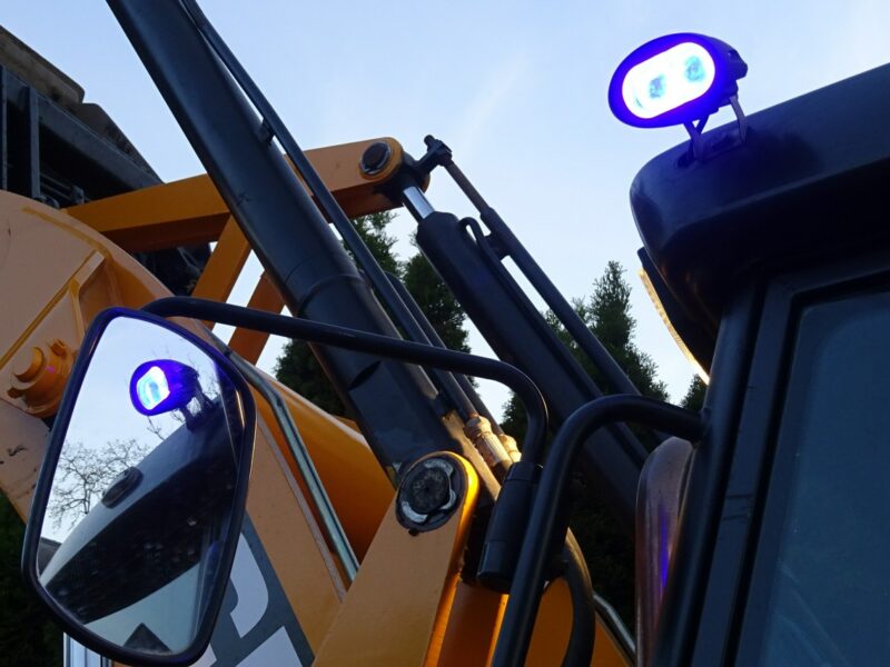 na równych kołach JCB 2CX SM 4 WS JCB 2CX 4x4 Compact koparko-ładowarka 2 łyżki dodatkowe Sprowadzona