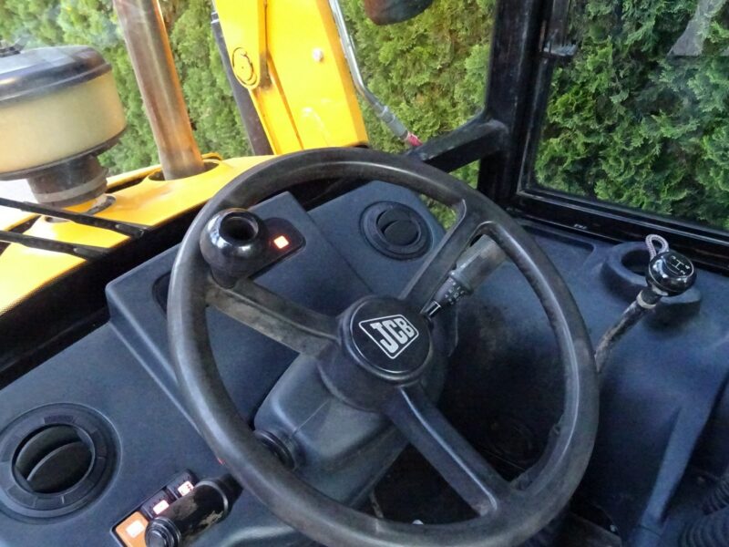 na równych kołach JCB 2CX SM 4 WS JCB 2CX 4x4 Compact koparko-ładowarka 2 łyżki dodatkowe Sprowadzona