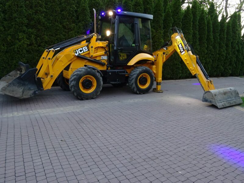 na równych kołach JCB 2CX SM 4 WS JCB 2CX 4x4 Compact koparko-ładowarka 2 łyżki dodatkowe Sprowadzona
