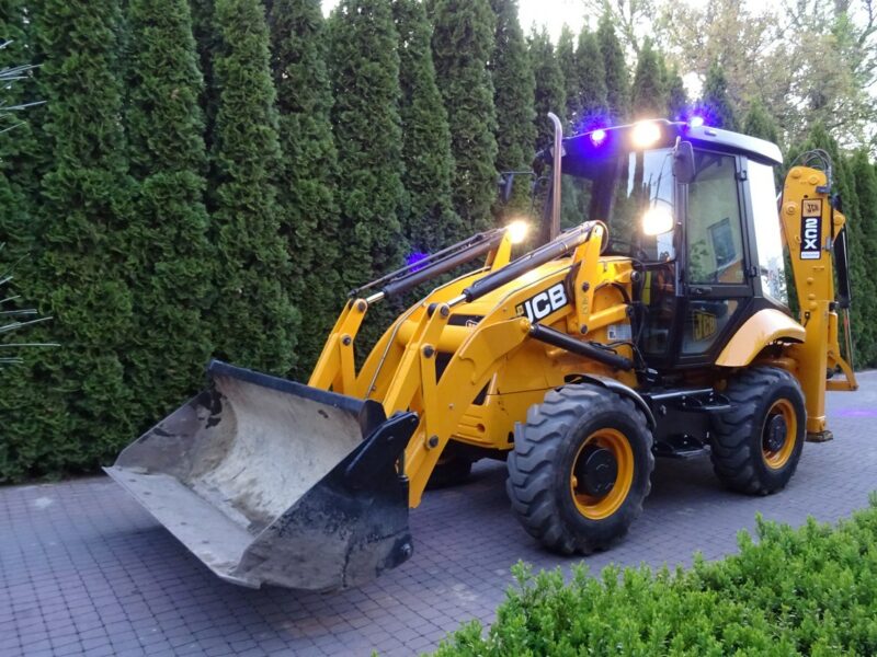 na równych kołach JCB 2CX SM 4 WS JCB 2CX 4x4 Compact koparko-ładowarka 2 łyżki dodatkowe Sprowadzona