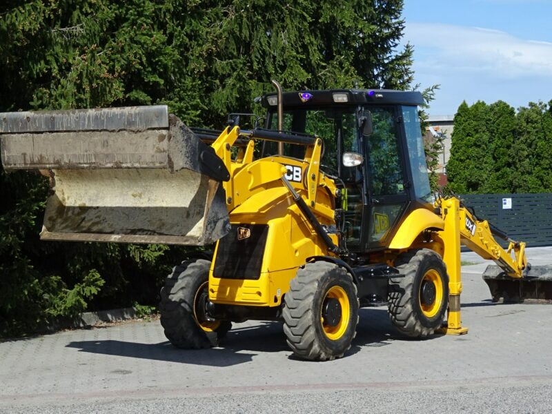 na równych kołach JCB 2CX SM 4 WS JCB 2CX 4x4 Compact koparko-ładowarka 2 łyżki dodatkowe Sprowadzona
