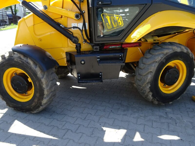 na równych kołach JCB 2CX SM 4 WS JCB 2CX 4x4 Compact koparko-ładowarka 2 łyżki dodatkowe Sprowadzona
