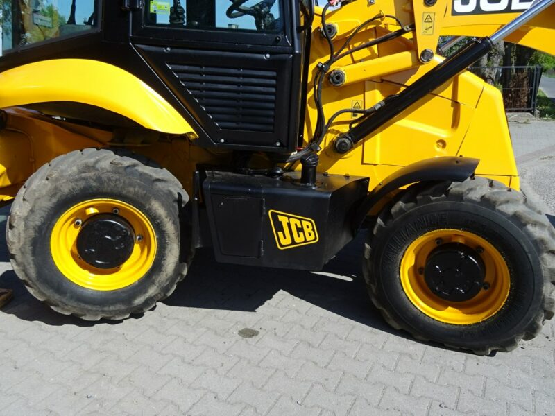 na równych kołach JCB 2CX SM 4 WS JCB 2CX 4x4 Compact koparko-ładowarka 2 łyżki dodatkowe Sprowadzona