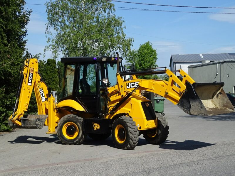 na równych kołach JCB 2CX SM 4 WS JCB 2CX 4x4 Compact koparko-ładowarka 2 łyżki dodatkowe Sprowadzona