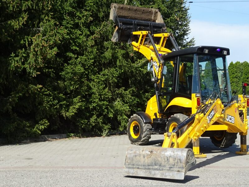 na równych kołach JCB 2CX SM 4 WS JCB 2CX 4x4 Compact koparko-ładowarka 2 łyżki dodatkowe Sprowadzona