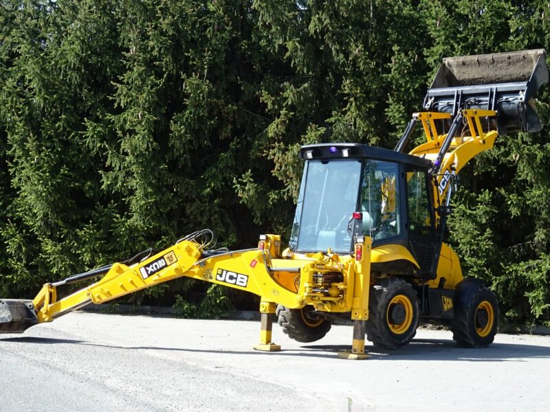 na równych kołach JCB 2CX SM 4 WS JCB 2CX 4x4 Compact koparko-ładowarka 2 łyżki dodatkowe Sprowadzona