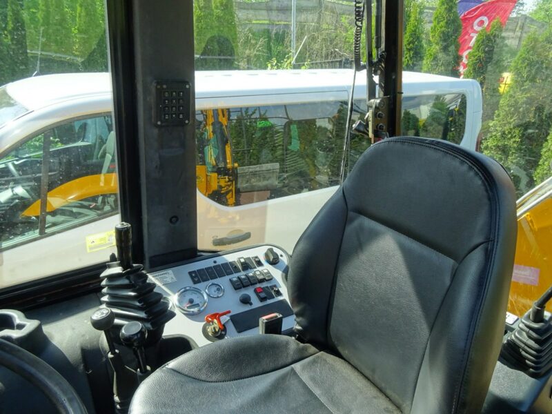 na równych kołach JCB 2CX SM 4 WS JCB 2CX 4x4 Compact koparko-ładowarka 2 łyżki dodatkowe Sprowadzona